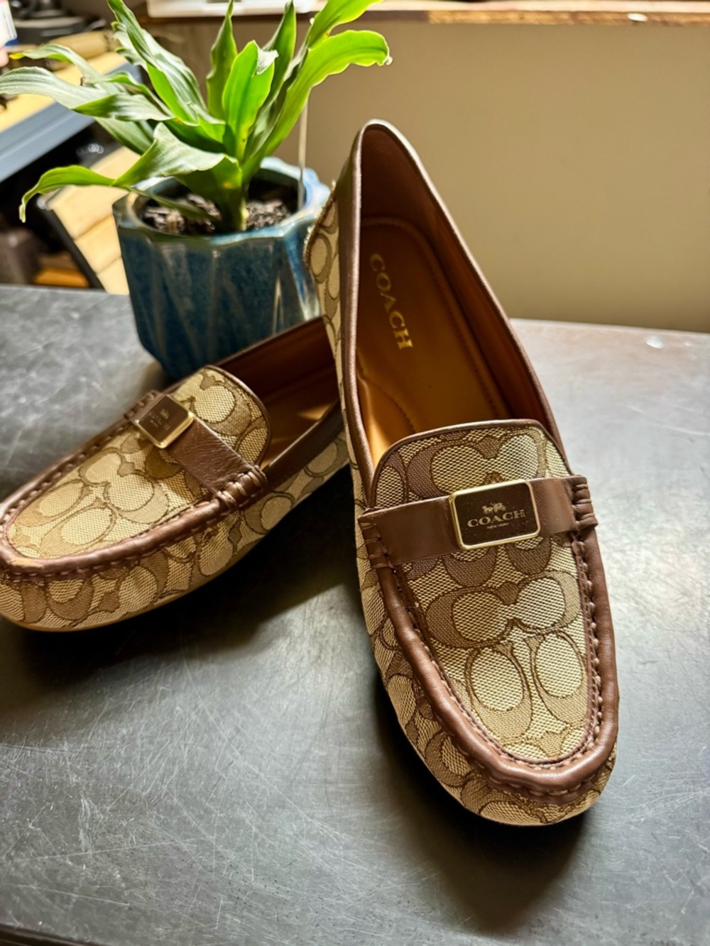 Coach Tan & Brown Signature Canvas Penny Loafers Size 11 Great Condition - Picture 2 of 13